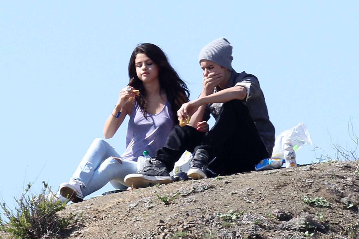 Selena Gomez 2012 : Selena Gomez With Bieber in Griffith Park – Los Angeles-01